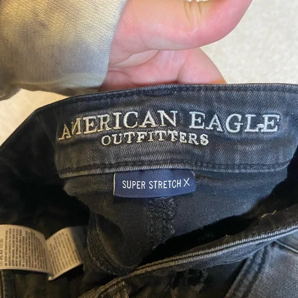 AMERICAN EAGLE distressed black skinny jeans - Picture 4 of 5